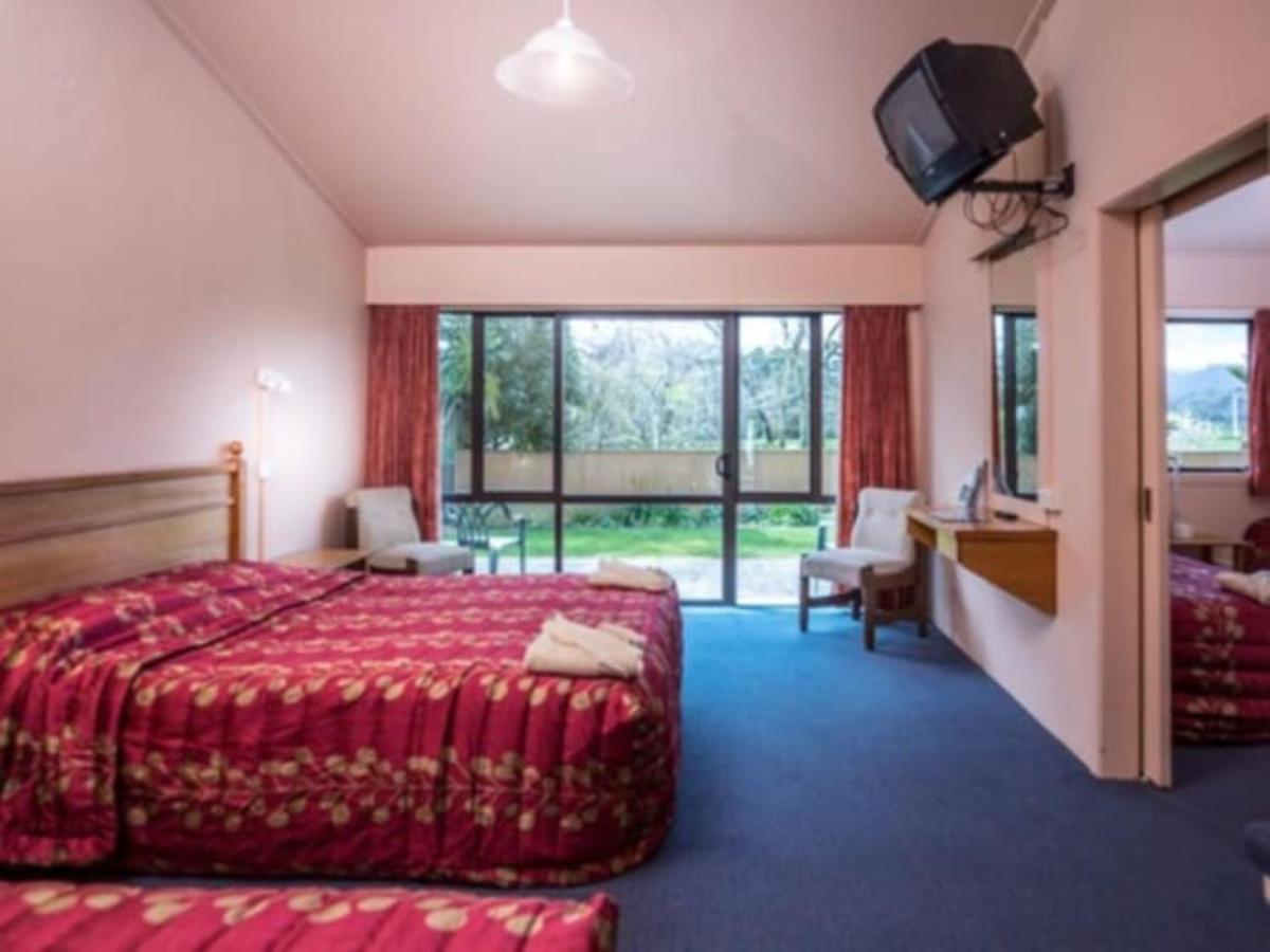 Karamea Village Hotel Exterior photo