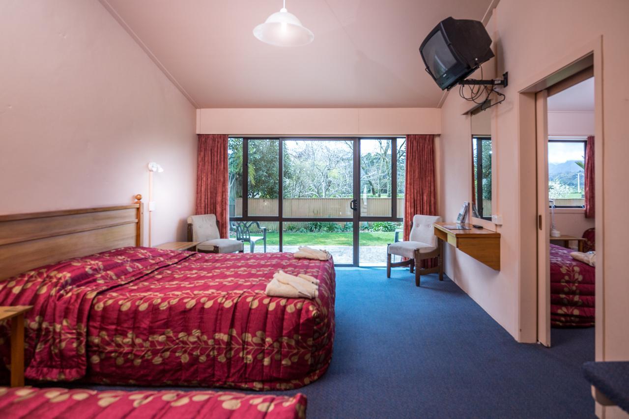 Karamea Village Hotel Exterior photo