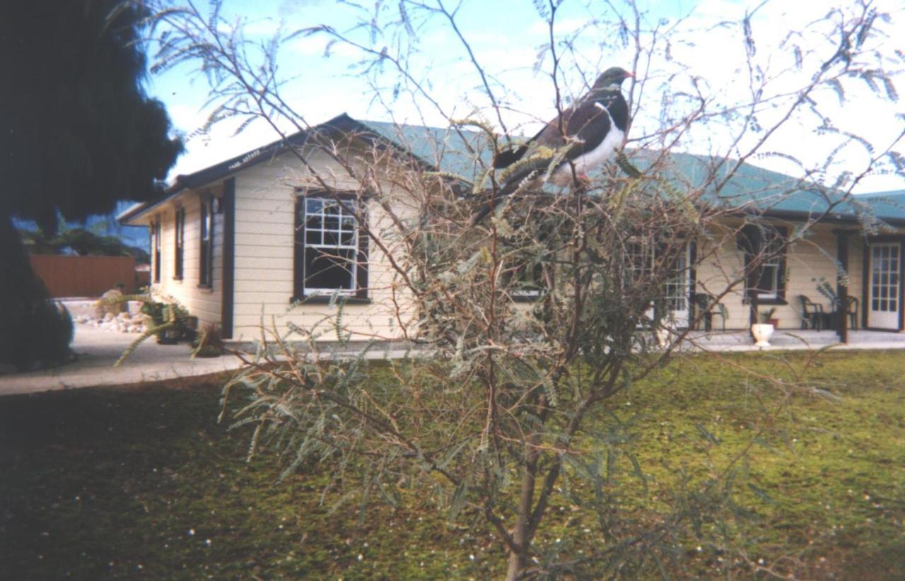 Karamea Village Hotel Exterior photo